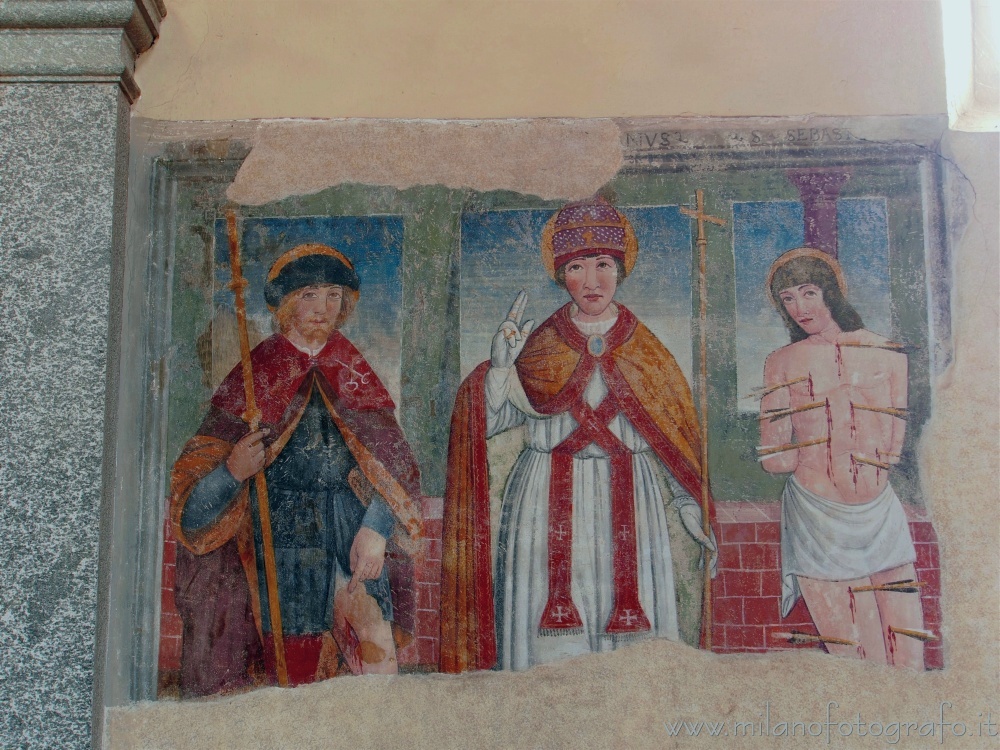 Benna (Biella) - Affresco dei Santi Rocco, Fabiano e Sebastiano nella Chiesa di San Pietro